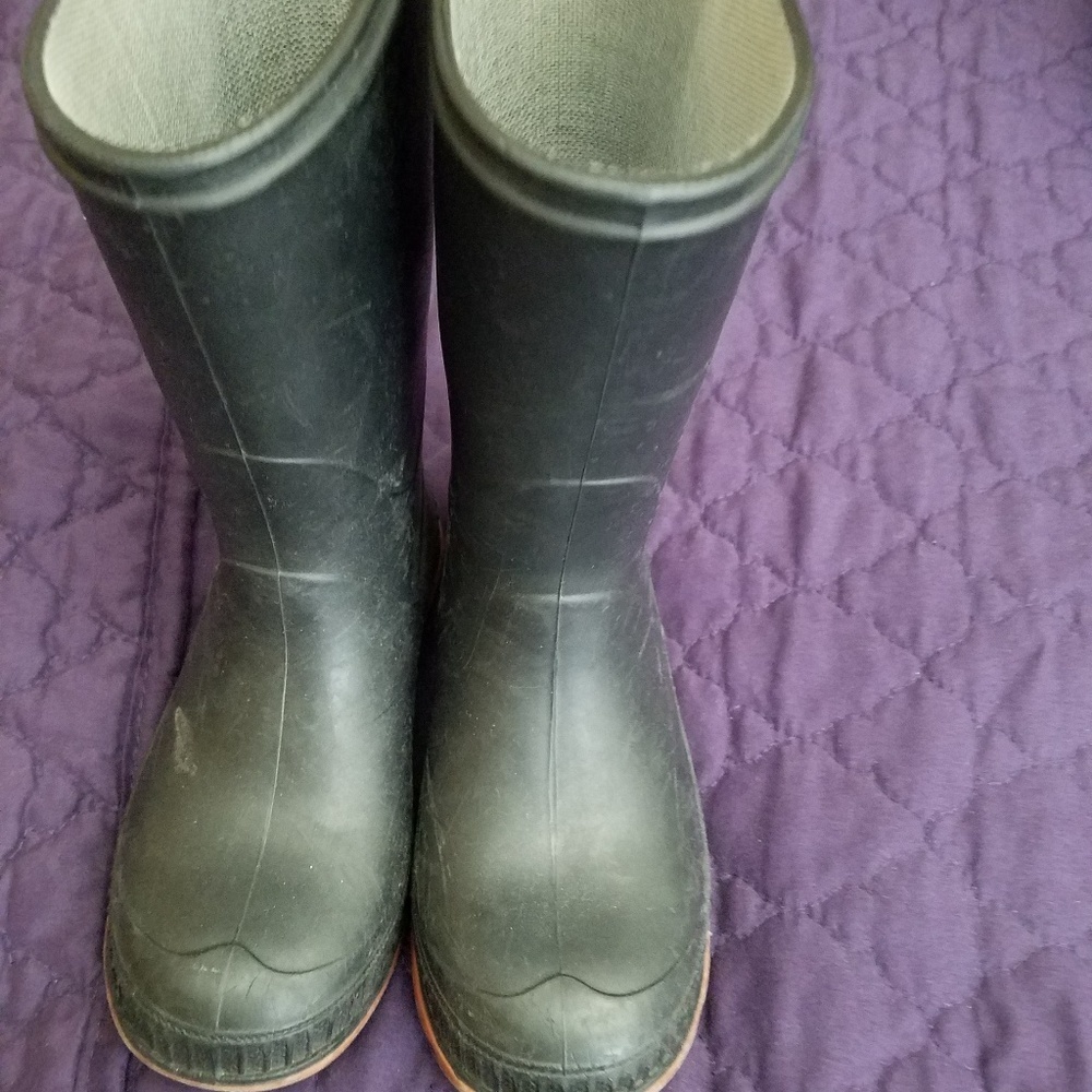 Sturdy Black rain boots